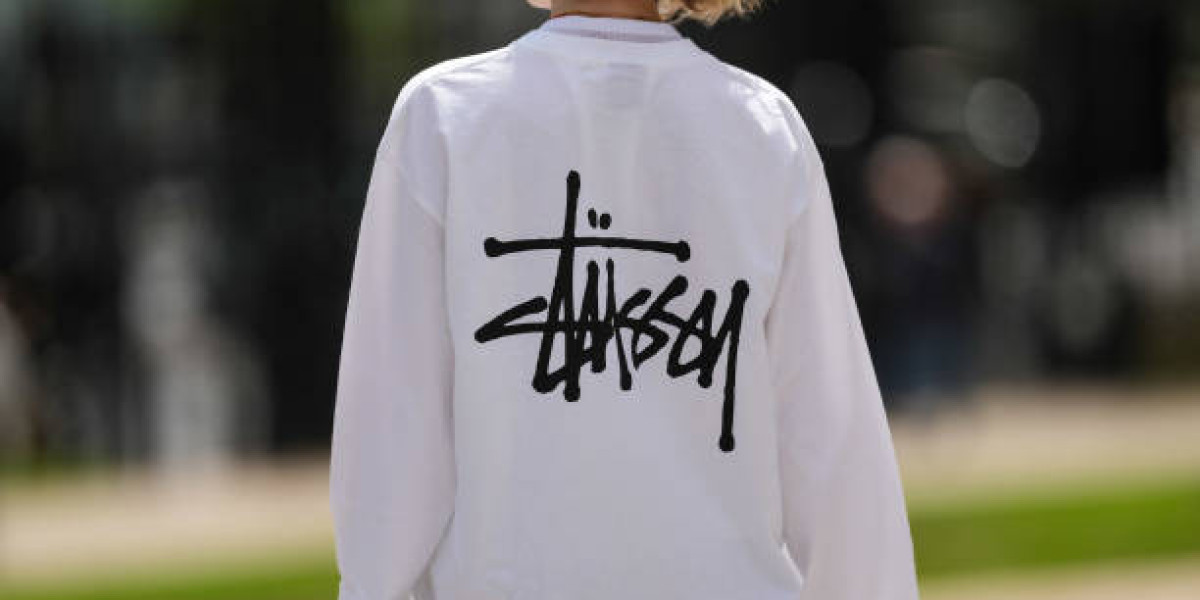 Stussy Winter Style in Florida: The Lasting Appeal of the Stussy Hoodie