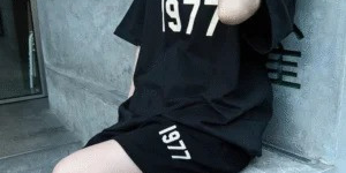 Order 1977 Essentials Hoodie Now – Easy Checkout